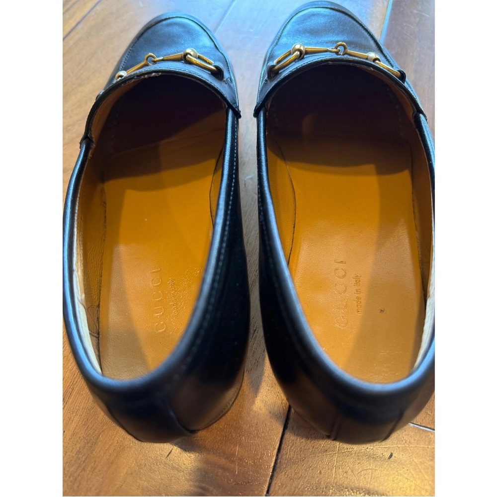 Gucci Jordaan Black Leather Loafers with Gold Horsebit hardware - Picture 2 of 7